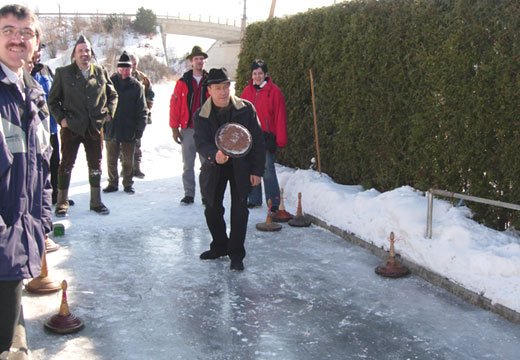 2005_eisstock04